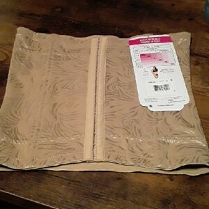 NWT Small Beige Maidenform Flexes Waist Nipper Sculpting Shaper  Cool Comfort
